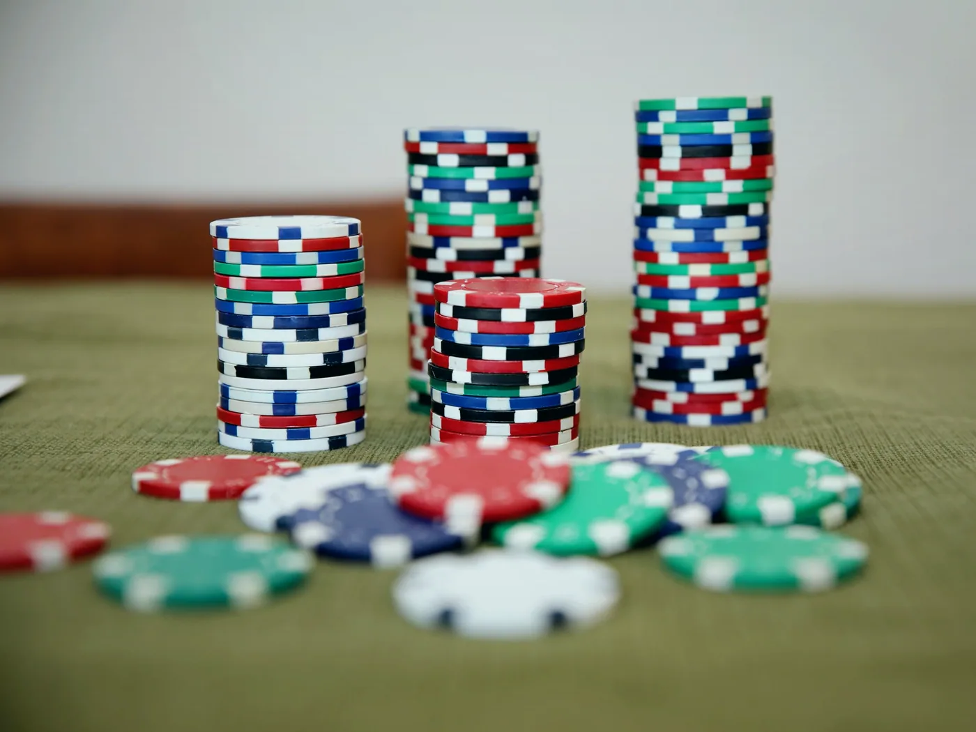 House dealer setting a new hand of five hundred